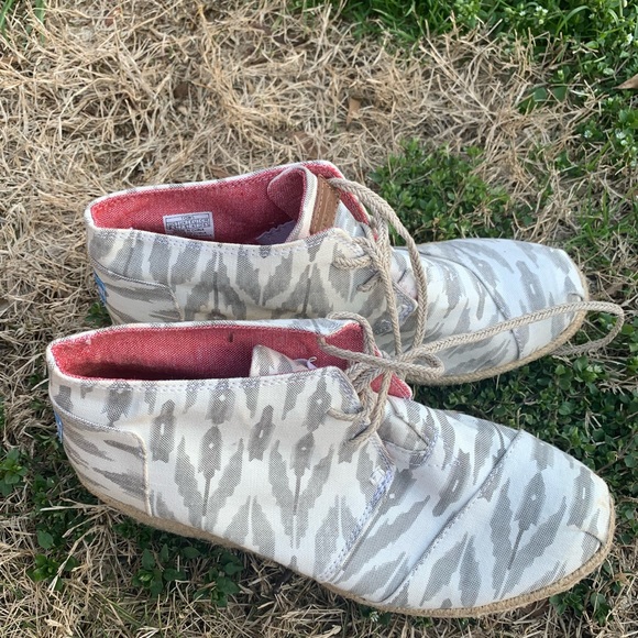 Toms, Canvas wedges size 9.5 NEW - Picture 2 of 8